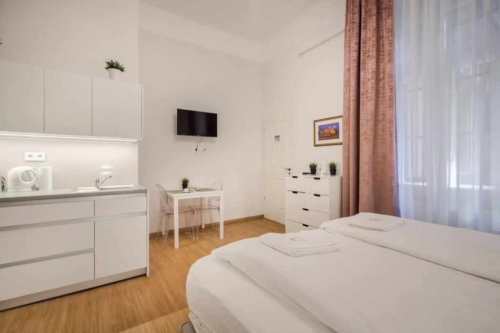 Apartment Klauzal Garden City Studio K21